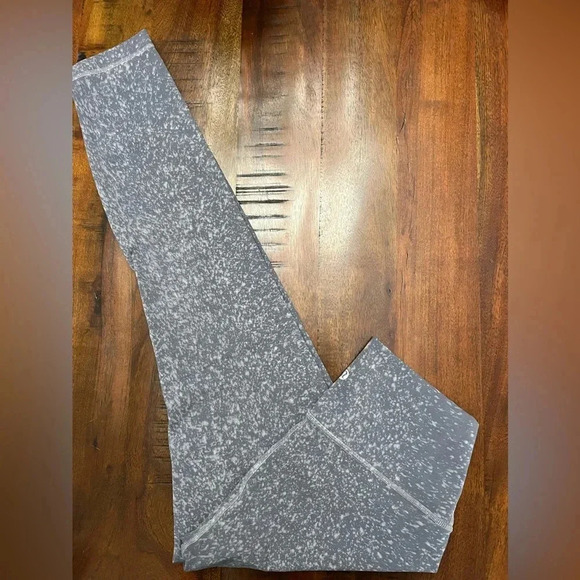 Lululemon Wunder Under High-Rise Tight *Spray 25" size 6 - Picture 3 of 4